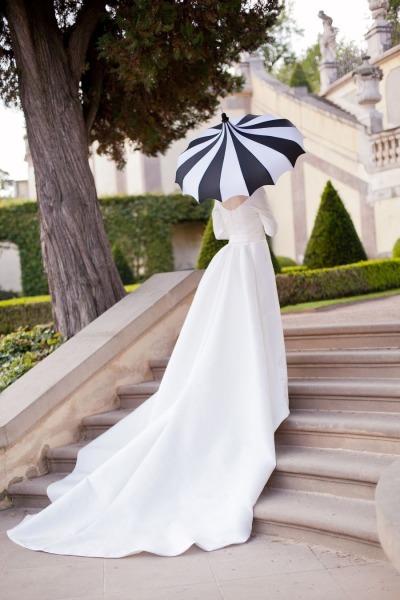Фотосессия невесты с зонтом